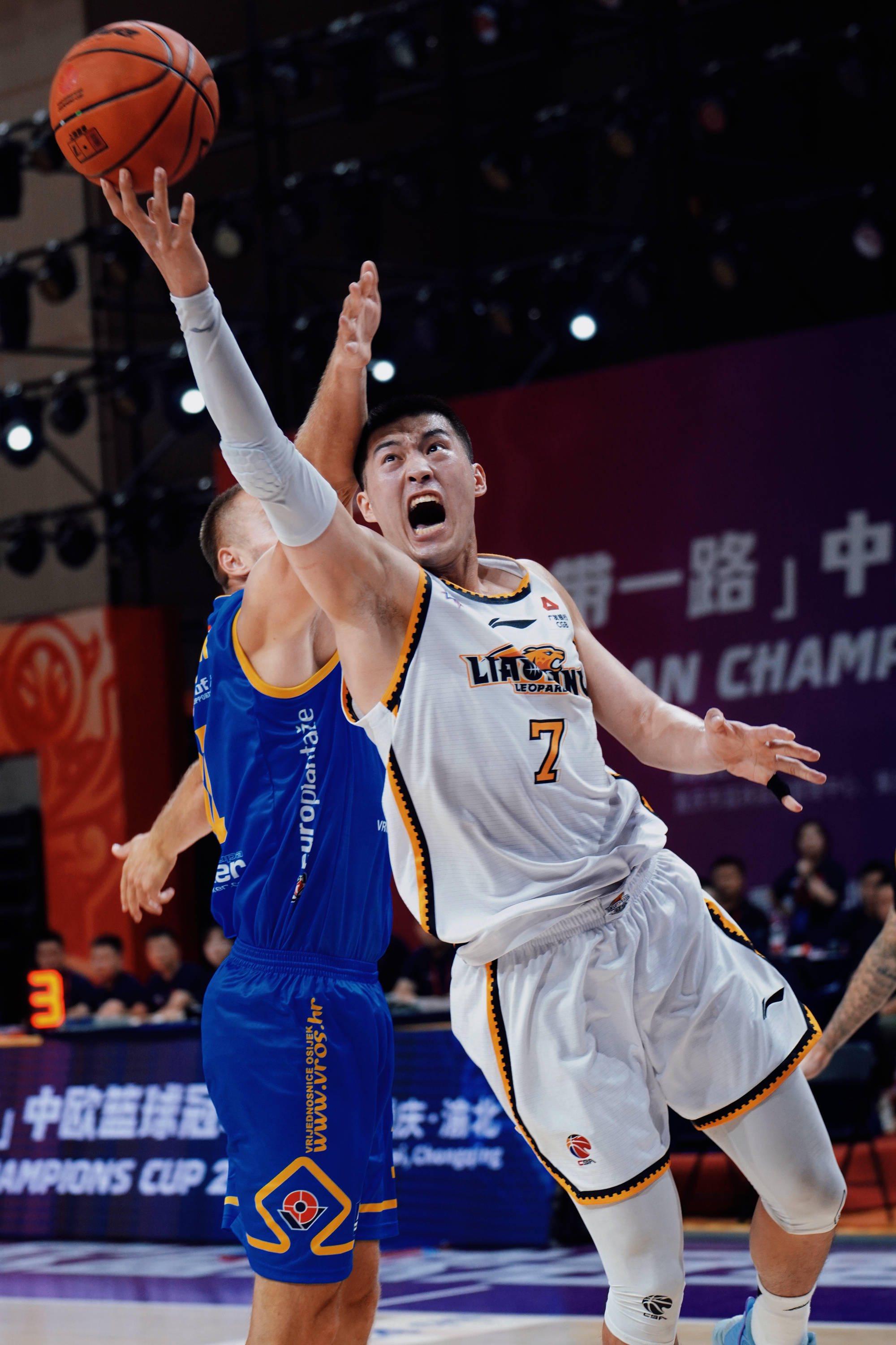 辽宁男篮大胜,队员表现抢眼 辽宁男篮大胜,队员表现抢眼