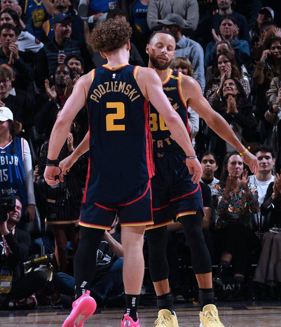 快船再胜勇士,西部半决赛两连胜 快船再胜勇士,西部半决赛两连胜