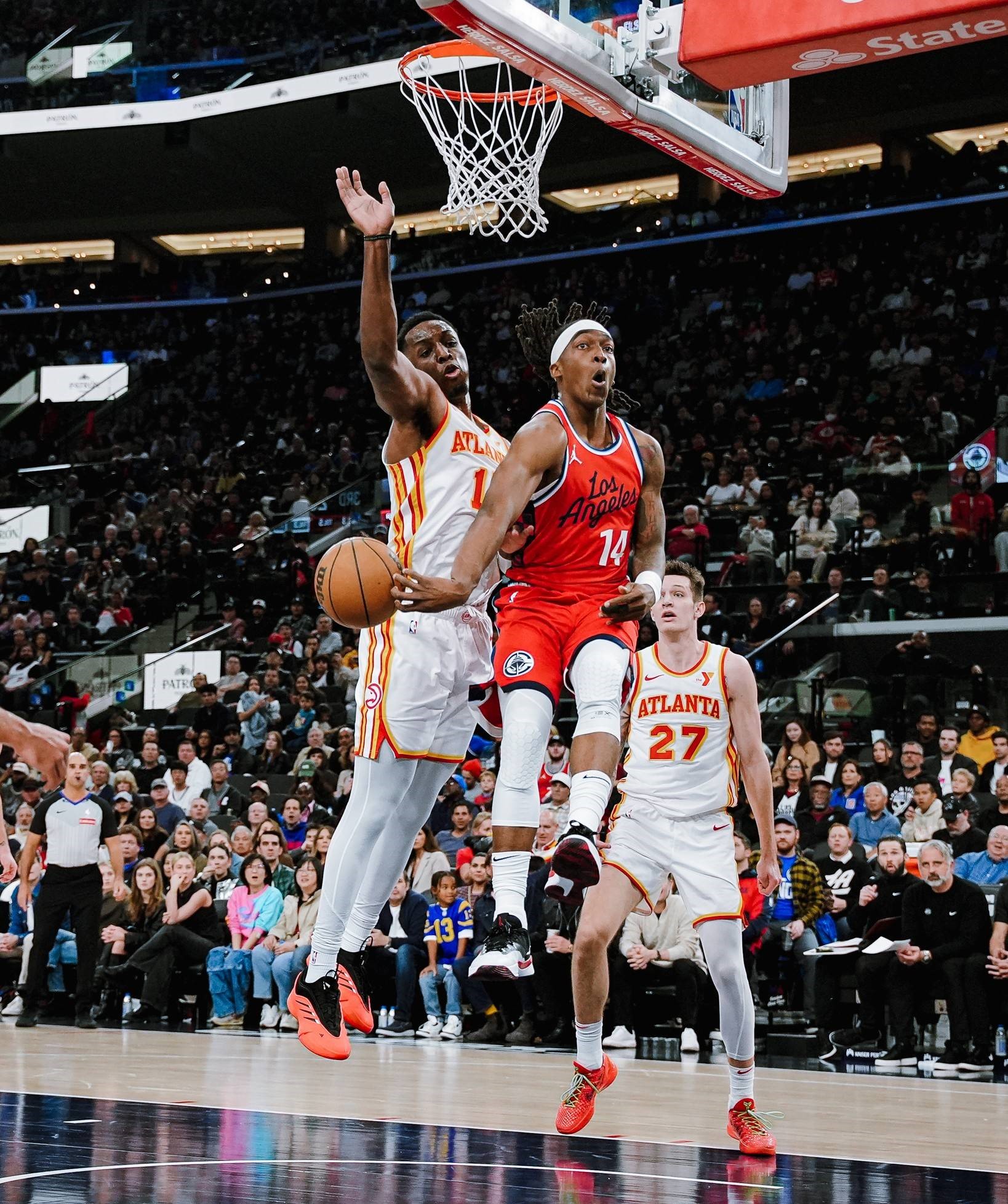 B体育体育官网app-快船主场击败老鹰,主场保持不败