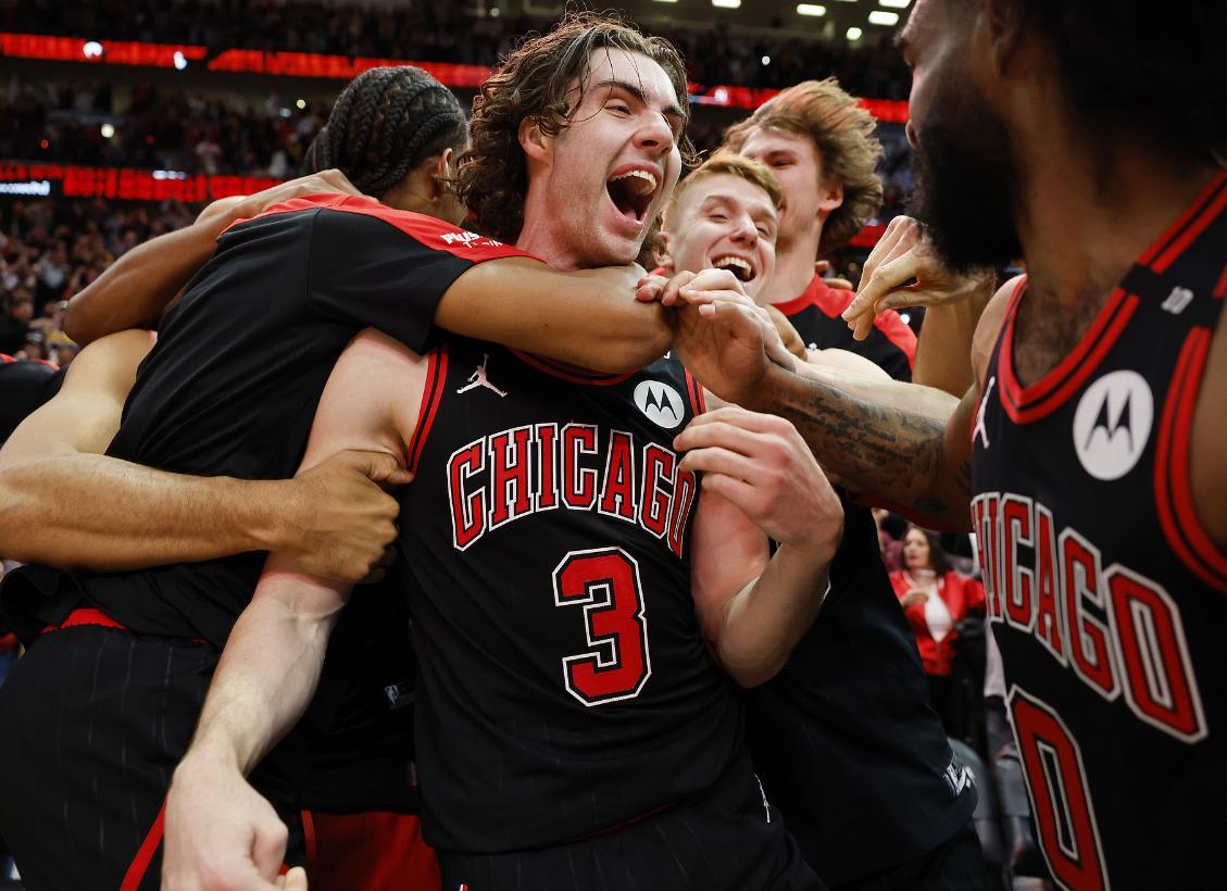 B体育体育地址-意甲豪门上演绝杀好戏!球迷狂欢的简单介绍