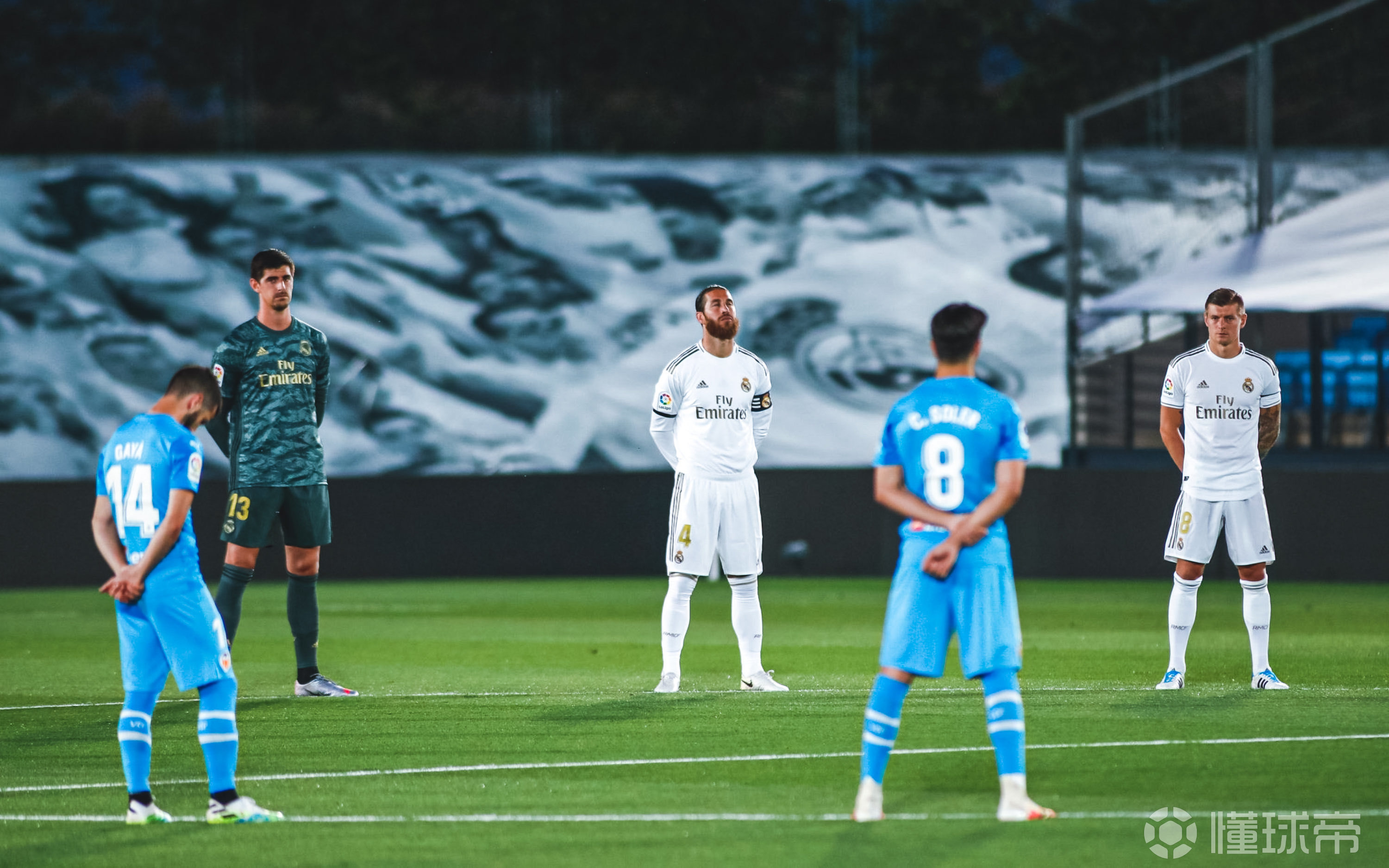 包含皇家马德里客场逆转胜瓦伦西亚,提升积分排名的词条 包含皇家马德里客场逆转胜瓦伦西亚,提升积分排名的词条