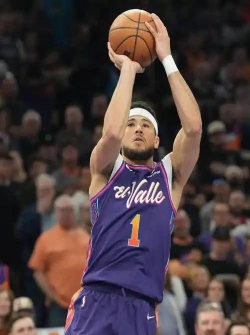 爵士队主力球员菲尼克斯太阳队展示实力的简单介绍