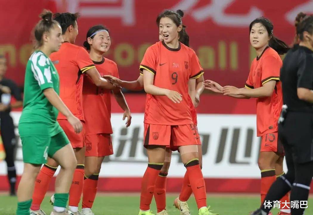 体育界焦点!男女足球巨星大战 体育界焦点!男女足球巨星大战