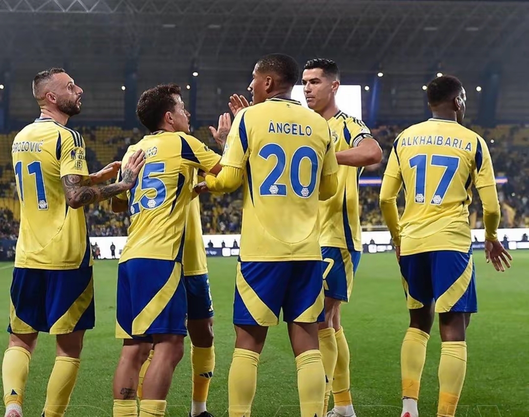 亚洲足球巨星展现实力,引爆赛场激情 亚洲足球巨星展现实力,引爆赛场激情