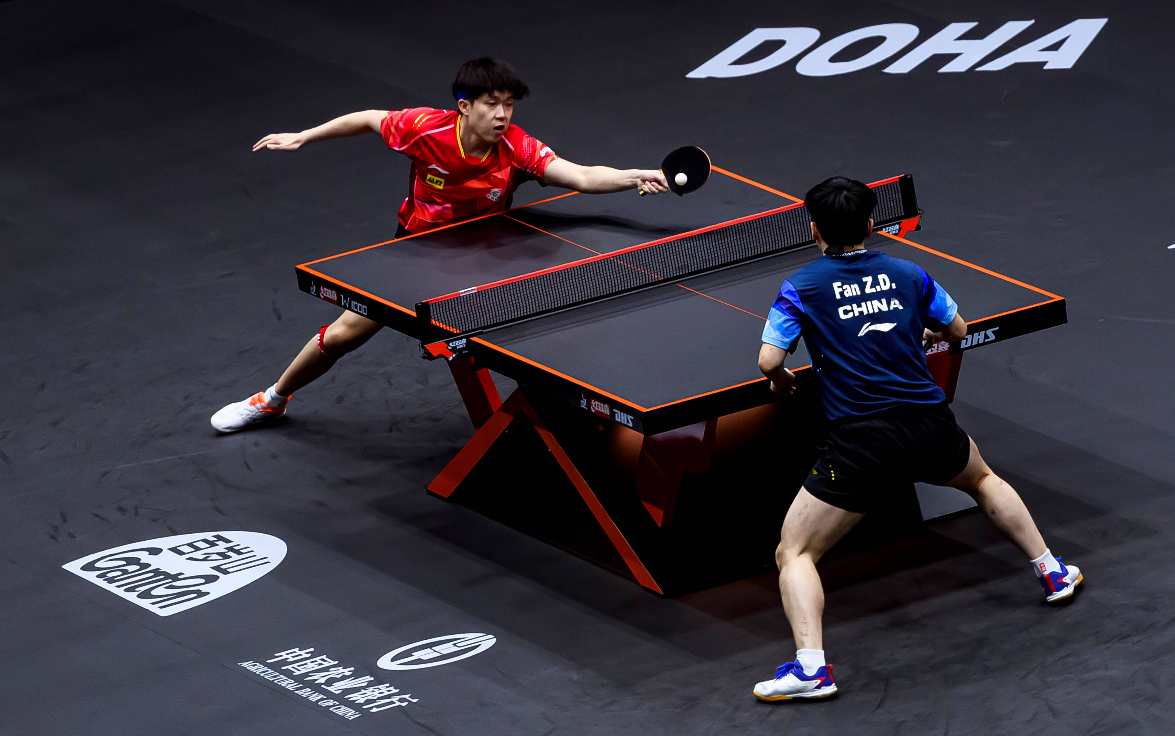 乓球比赛中中国选手强势夺魁