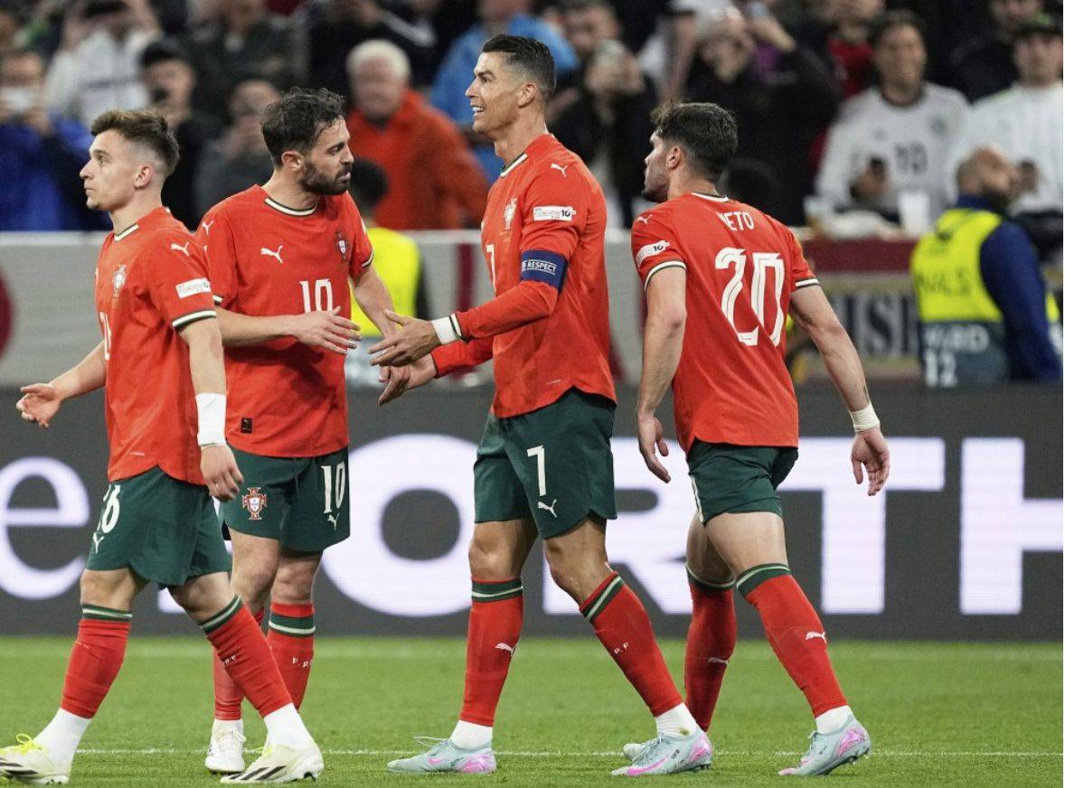 包含葡萄牙三球击败乌拉圭，法国悲剧晋级欧锦赛强！的词条