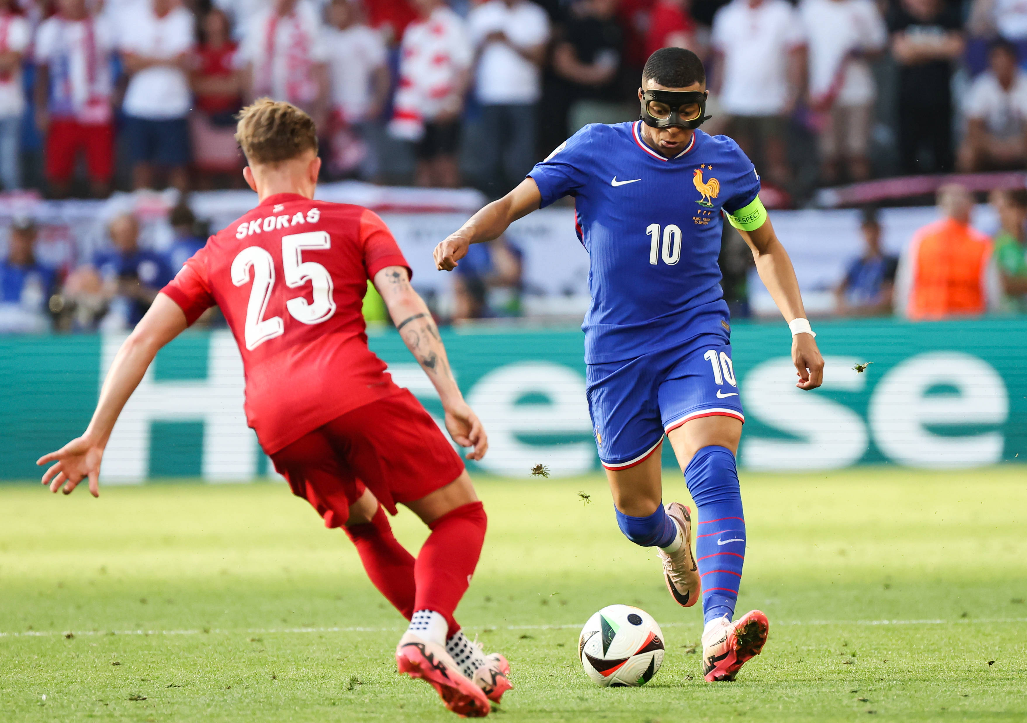 B体育体育平台-足球场上,欧洲国家即将展开一场激动人心的对决的简单介绍