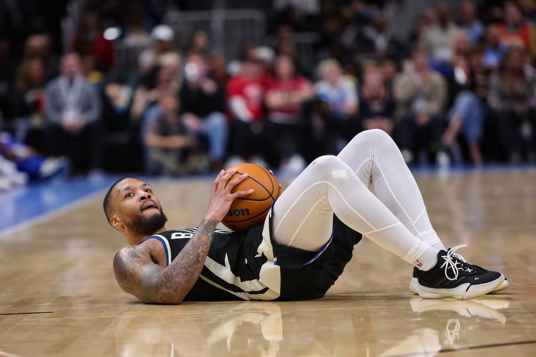 开拓者主场落败,利拉德孤军奋战无法扭转局势 开拓者主场落败,利拉德孤军奋战无法扭转局势