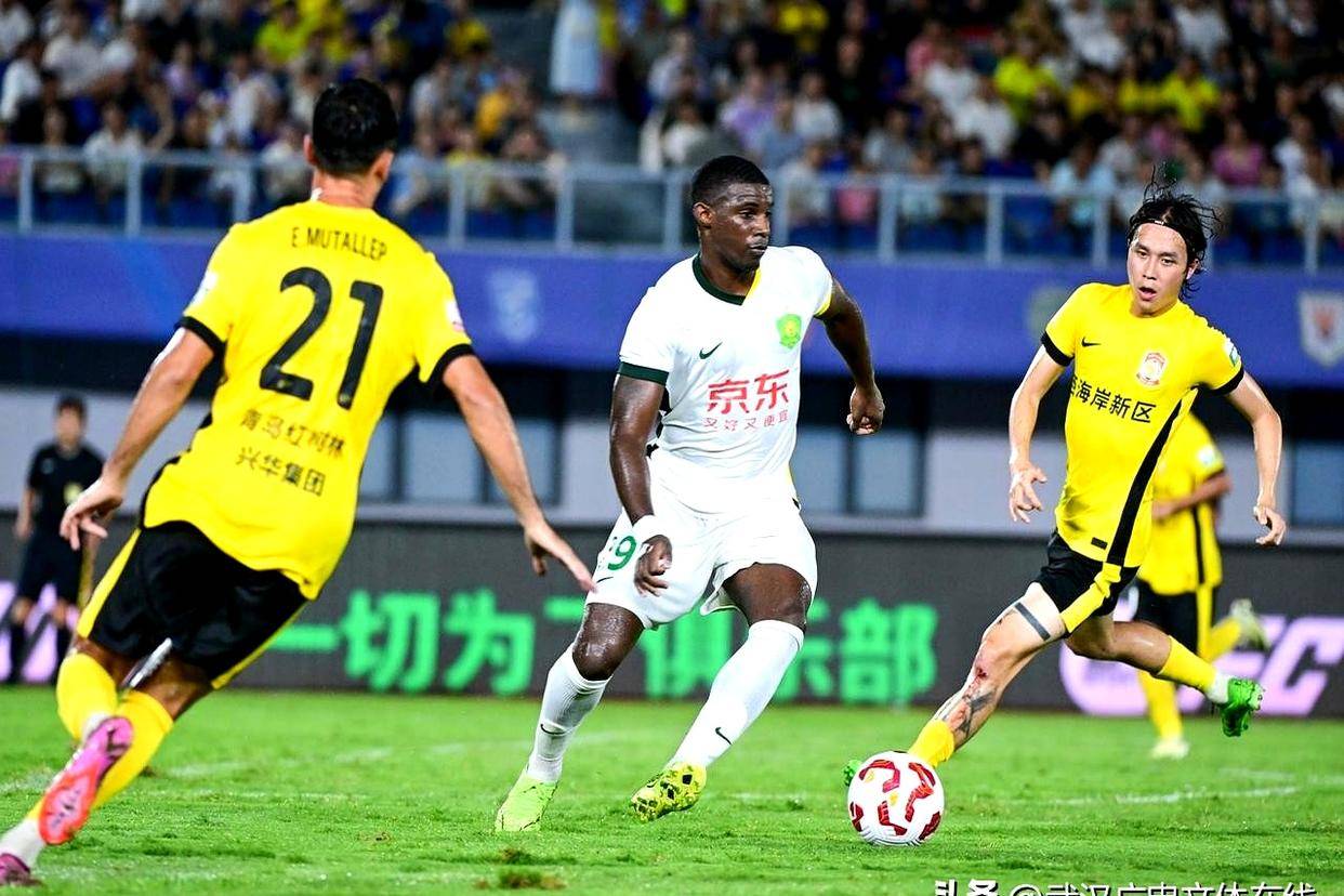 关于上港客场胜权健，争夺前四名位置的信息