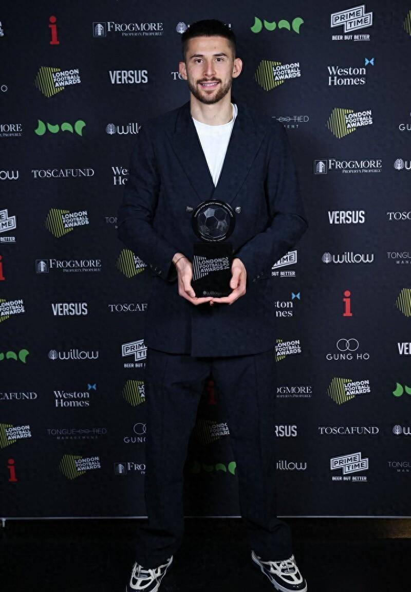 热刺中后卫完成转会加盟巴塞罗那的简单介绍