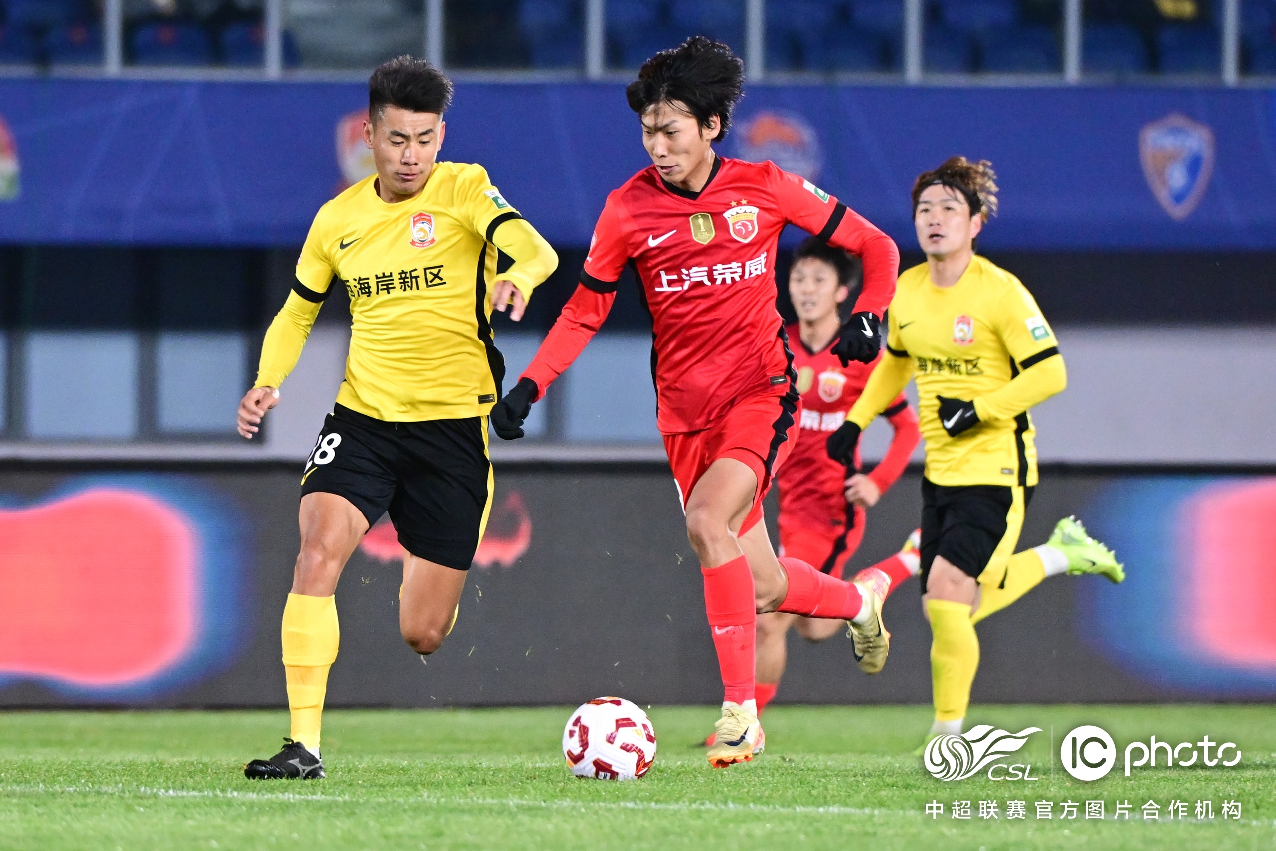 年轻球员崛起,为球队带来新活力 年轻球员崛起,为球队带来新活力